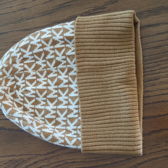 Michael Kors Tan and White Knit Beanie - Picture 2 of 4